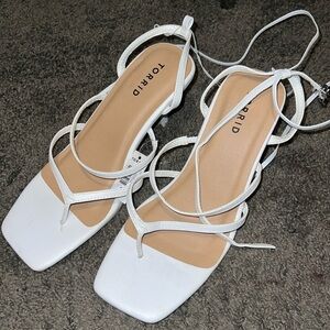 NWT Torrid size 8.5 wrap healed thong sandal white